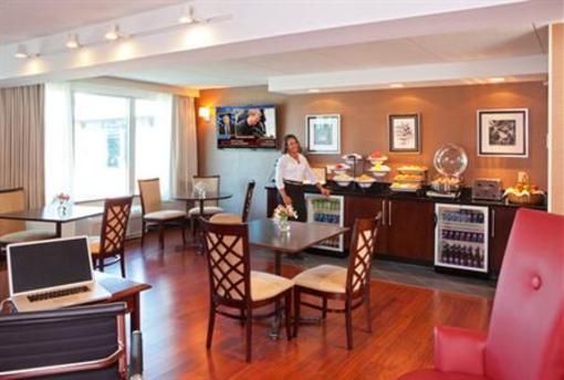 фото отеля Crowne Plaza Boston Woburn