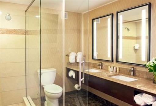 фото отеля Crowne Plaza Boston Woburn