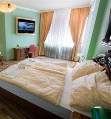 фото отеля Hotel Bow Garden Komarno