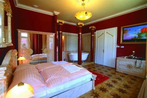 фото отеля Hotel Bow Garden Komarno