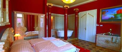 фото отеля Hotel Bow Garden Komarno