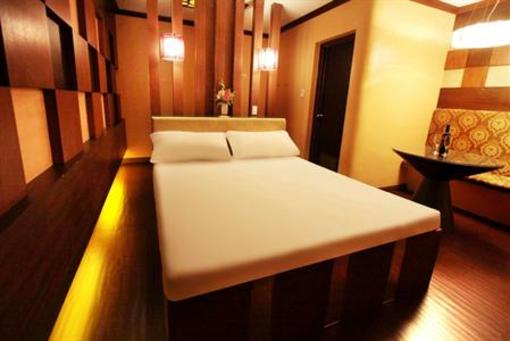 фото отеля Victoria Court Malate Hotel