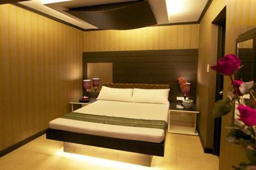 фото отеля Victoria Court Malate Hotel