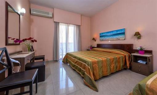 фото отеля Leonidas Hotel & Apartments Rethymno