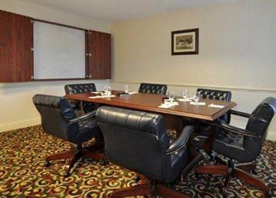фото отеля Clarion Inn & Suites Clearwater