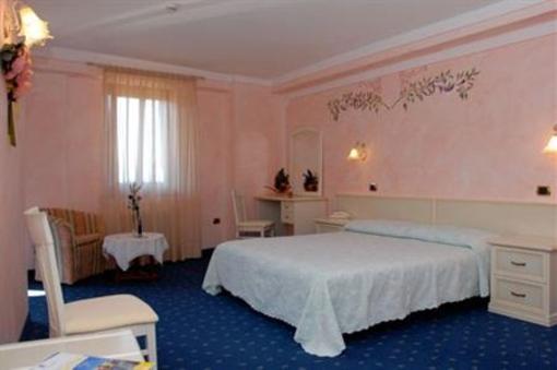 фото отеля Hotel Opinione