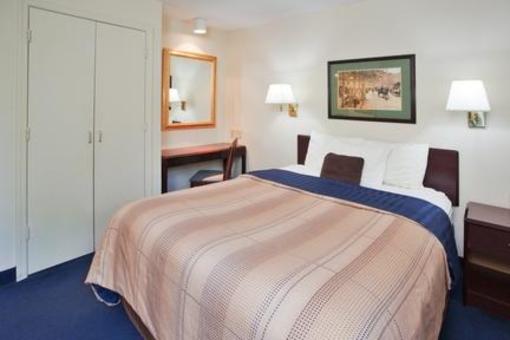 фото отеля Candlewood Suites Raleigh - Crabtree
