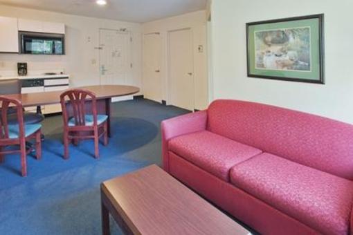фото отеля Candlewood Suites Raleigh - Crabtree