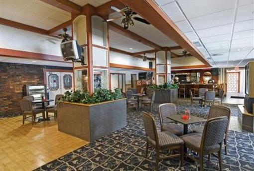 фото отеля Best Western Airport Plaza Inn & Conference Center