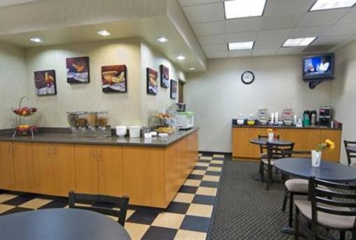 фото отеля Best Western Airport Plaza Inn & Conference Center