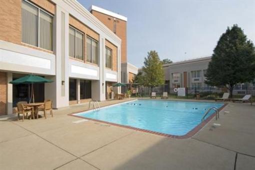 фото отеля Best Western Airport Plaza Inn & Conference Center