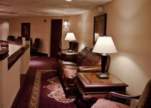 фото отеля Holiday Inn Express Mentor Lamalfa Conference Center