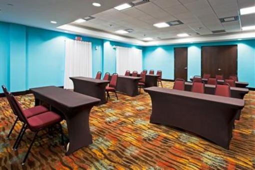 фото отеля Holiday Inn Express Hotel & Suites Ft. Lauderdale Airport Cruise