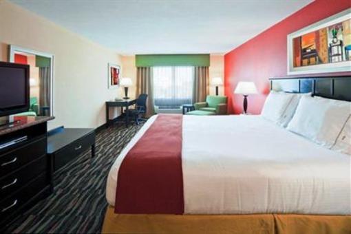 фото отеля Holiday Inn Express Hotel & Suites Ft. Lauderdale Airport Cruise