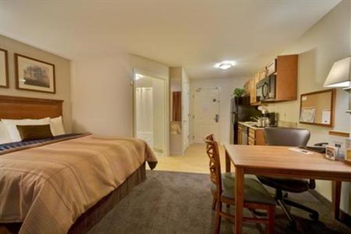 фото отеля Candlewood Suites Milwaukee Airport Oak Creek