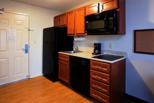 фото отеля Candlewood Suites Milwaukee Airport Oak Creek