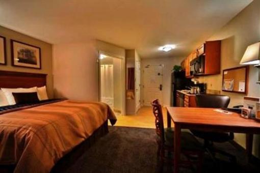 фото отеля Candlewood Suites Milwaukee Airport Oak Creek