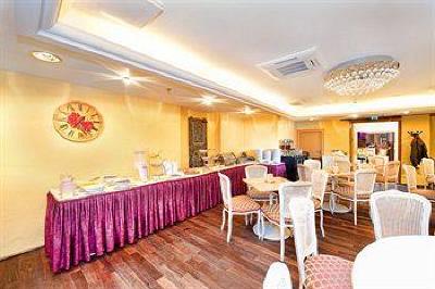 фото отеля Meriton Old Town Garden Hotel