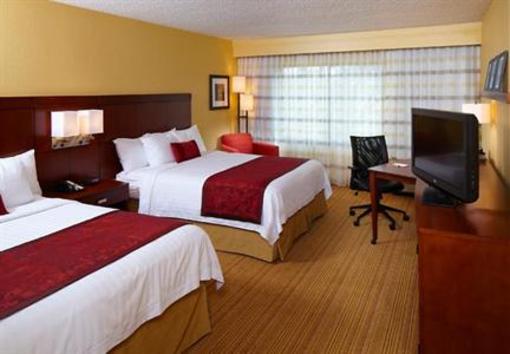 фото отеля Courtyard by Marriott Bettendorf Quad Cities