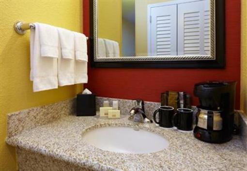 фото отеля Courtyard by Marriott Bettendorf Quad Cities