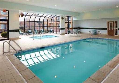 фото отеля Courtyard by Marriott Bettendorf Quad Cities