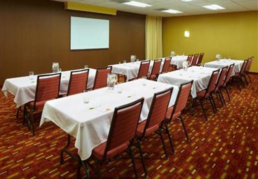 фото отеля Courtyard by Marriott Bettendorf Quad Cities