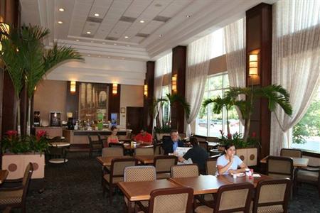 фото отеля Hampton Inn & Suites Reagan National Airport