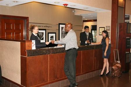 фото отеля Hampton Inn & Suites Reagan National Airport