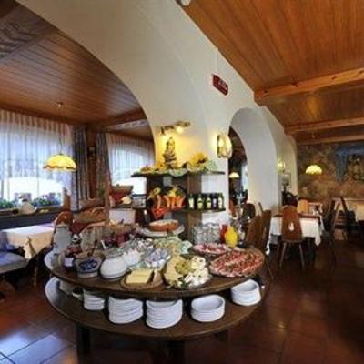 фото отеля Gasthof Zum Hirschen Senale-San Felice