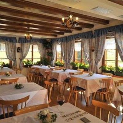 фото отеля Gasthof Zum Hirschen Senale-San Felice