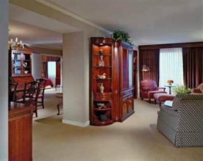 фото отеля Embassy Suites Boston Waltham