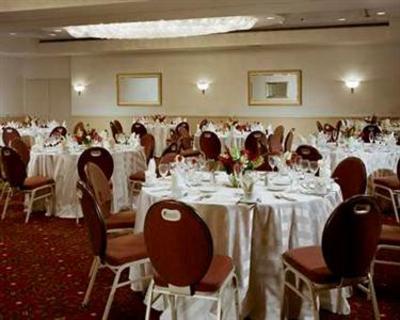 фото отеля Embassy Suites Boston Waltham