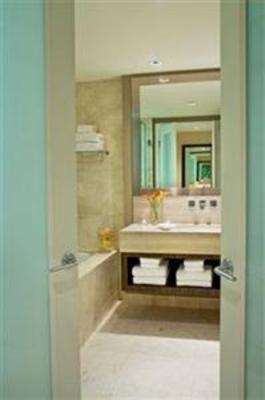 фото отеля L'Hermitage Hotel