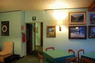 фото отеля Hotel Rezia Chiesa in Valmalenco