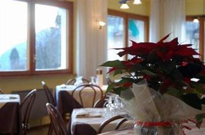 фото отеля Hotel Rezia Chiesa in Valmalenco