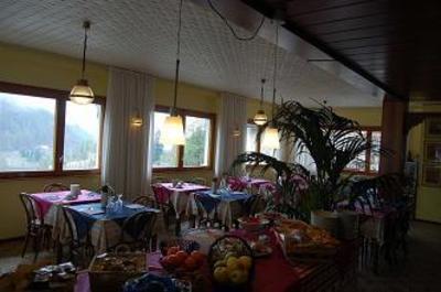 фото отеля Hotel Rezia Chiesa in Valmalenco
