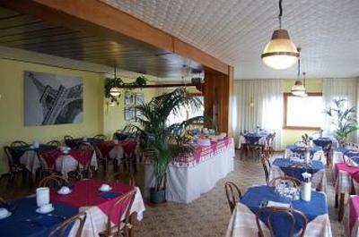 фото отеля Hotel Rezia Chiesa in Valmalenco