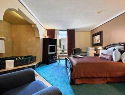 фото отеля Howard Johnson Plaza Hotel Windsor Central