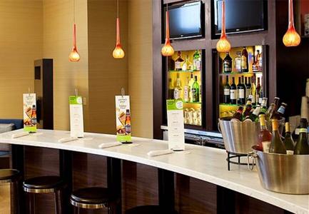 фото отеля Courtyard by Marriott Omaha Downtown