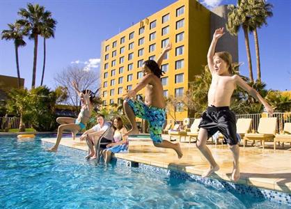 фото отеля Doubletree by Hilton Tucson - Reid Park