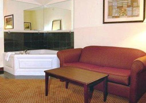 фото отеля Comfort Suites Indianapolis Airport