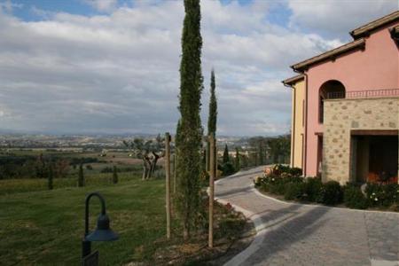 фото отеля Relais Borgo Brufa Hotel Torgiano