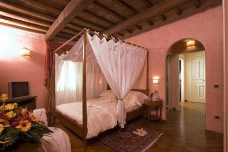 фото отеля Relais Borgo Brufa Hotel Torgiano