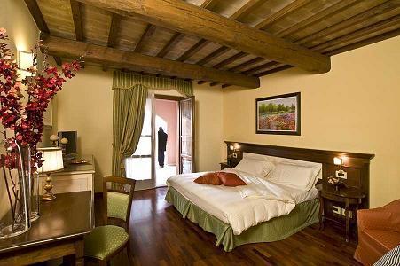 фото отеля Relais Borgo Brufa Hotel Torgiano