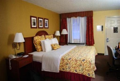 фото отеля Days Inn Memphis at Graceland