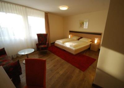 фото отеля Landhotel & Weingasthof Schwarzer Adler