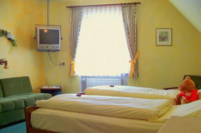 фото отеля Landhotel & Weingasthof Schwarzer Adler