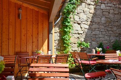 фото отеля Landhotel & Weingasthof Schwarzer Adler