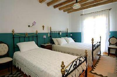 фото отеля Papanikola Guesthouse