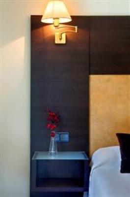 фото отеля Hostal Madrid Torrejon Plaza